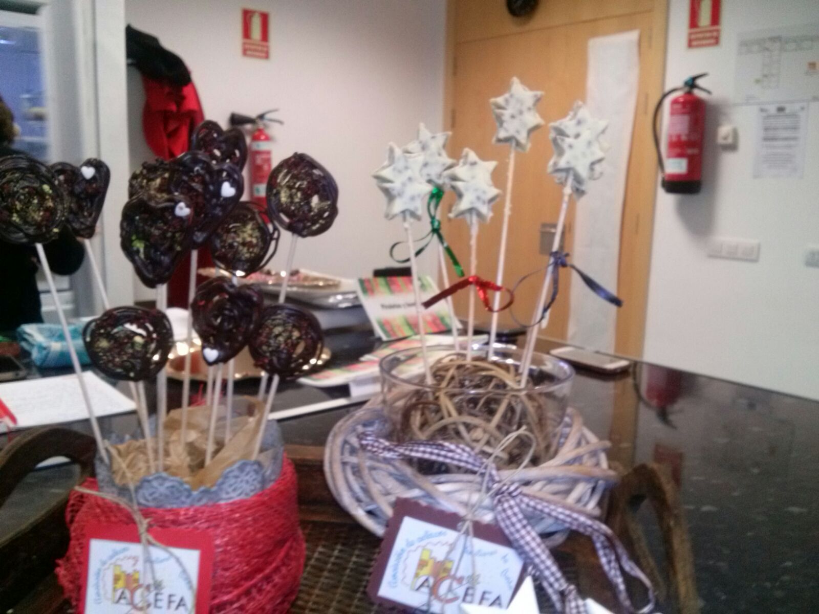 Piruleta de turrón crujiente
