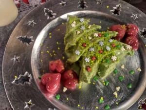 Turrón de pistachos en forma de abeto navideño