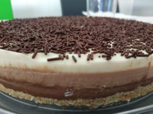 Detalle tarta de 3 chocolates